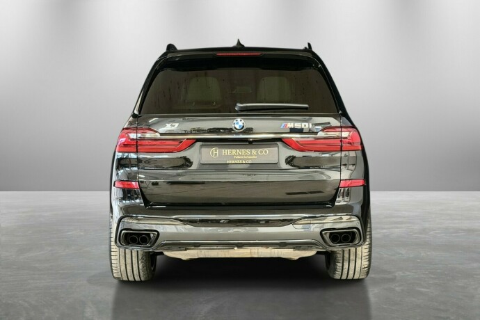 bmw-x7-bensin-2020-big-4
