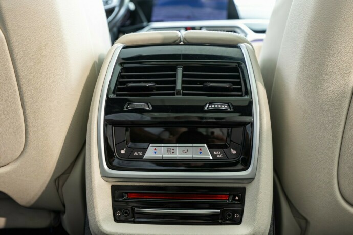 bmw-x7-bensin-2020-big-63