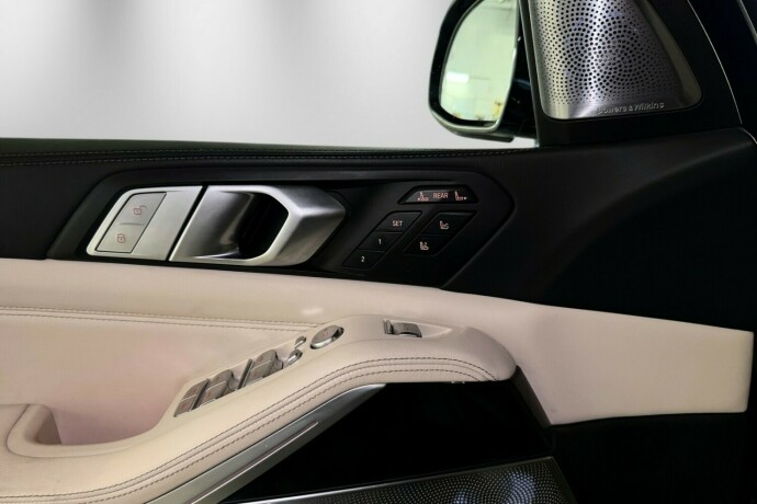 bmw-x7-bensin-2020-big-12