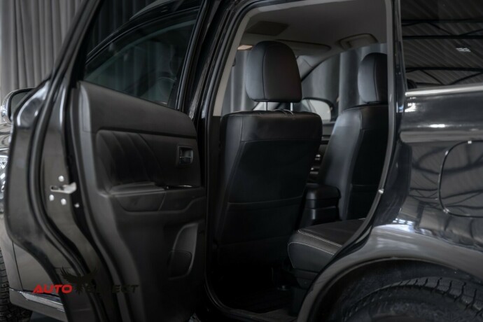 mitsubishi-outlander-elektrisitetbensin-2016-big-15