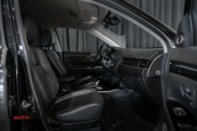 mitsubishi-outlander-elektrisitetbensin-2016-big-18