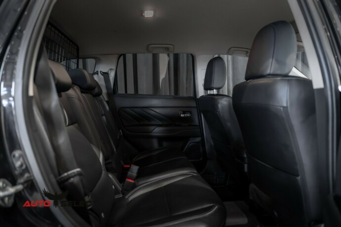 mitsubishi-outlander-elektrisitetbensin-2016-big-14