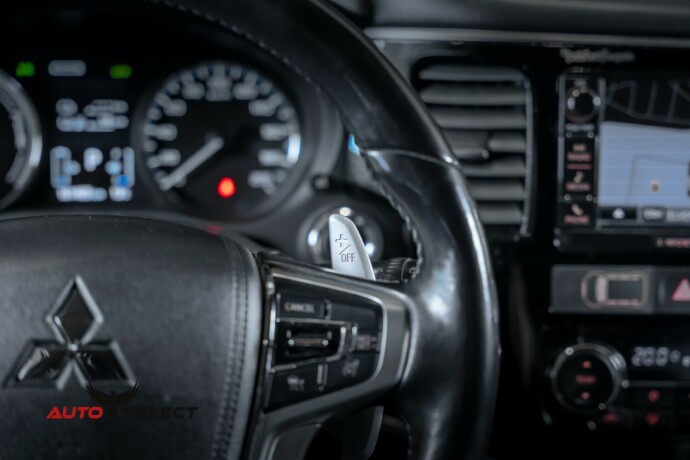 mitsubishi-outlander-elektrisitetbensin-2016-big-32