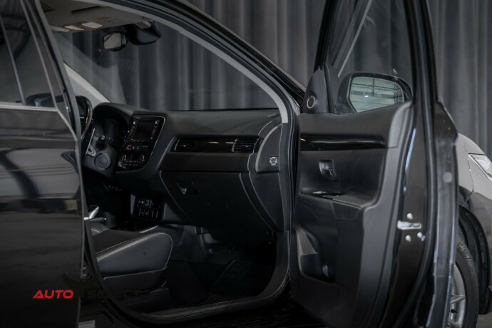 mitsubishi-outlander-elektrisitetbensin-2016-big-17