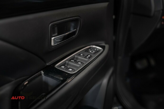 mitsubishi-outlander-elektrisitetbensin-2016-big-22