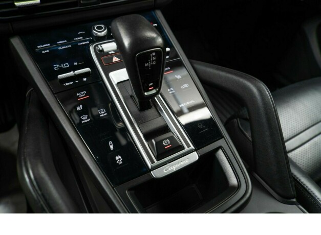 porsche-cayenne-elektrisitetbensin-2019-big-22