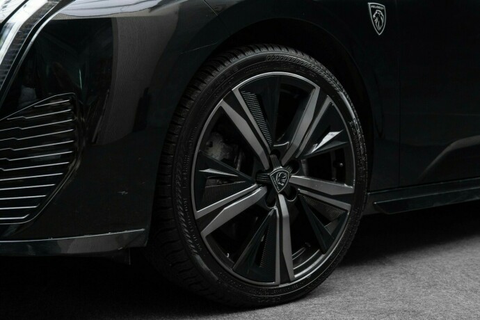 peugeot-308-elektrisitetbensin-2022-big-3