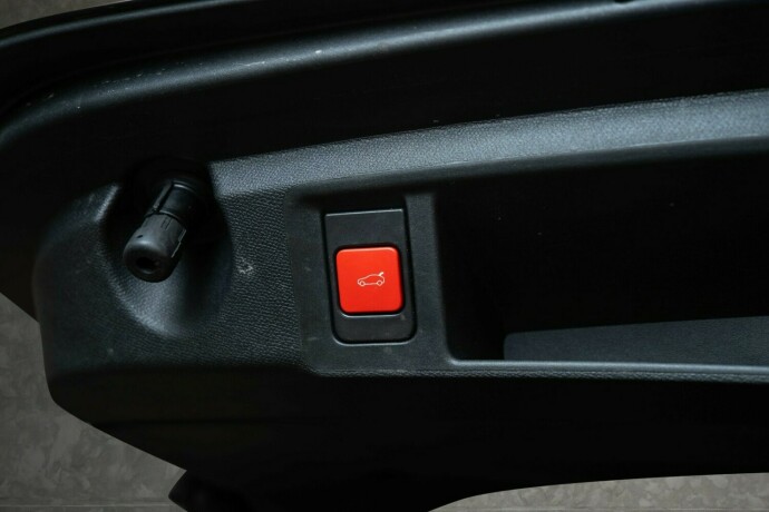 peugeot-308-elektrisitetbensin-2022-big-35