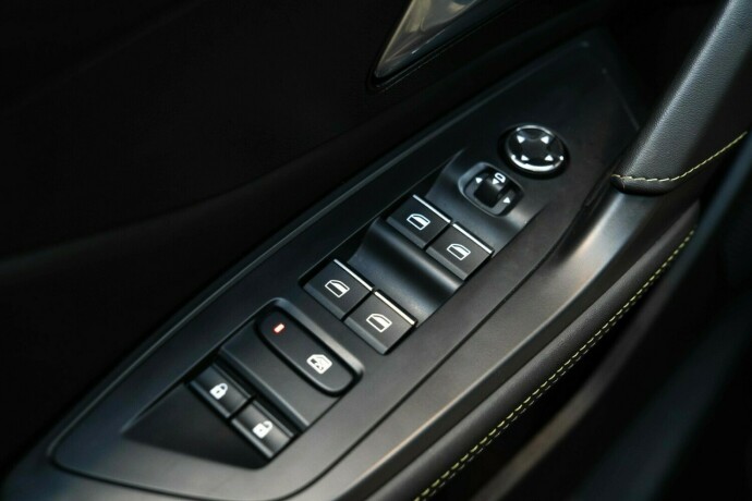 peugeot-308-elektrisitetbensin-2022-big-24