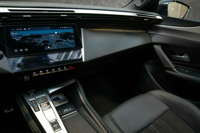 peugeot-308-elektrisitetbensin-2022-big-14