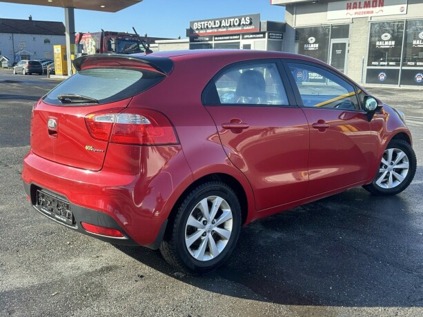 kia-rio-bensin-2013-big-3