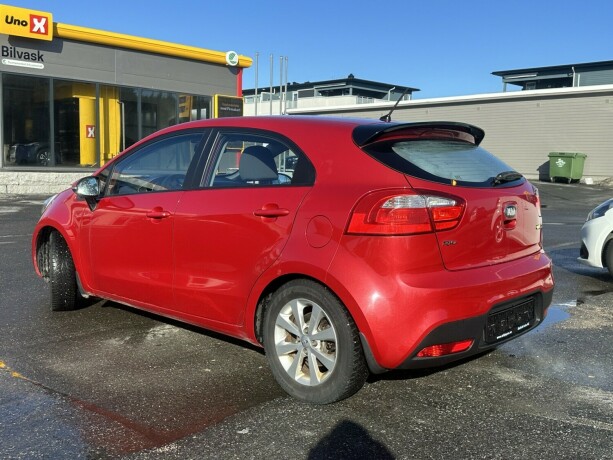 kia-rio-bensin-2013-big-5