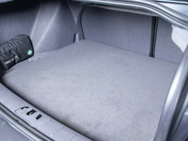 volvo-s40-diesel-2011-big-12