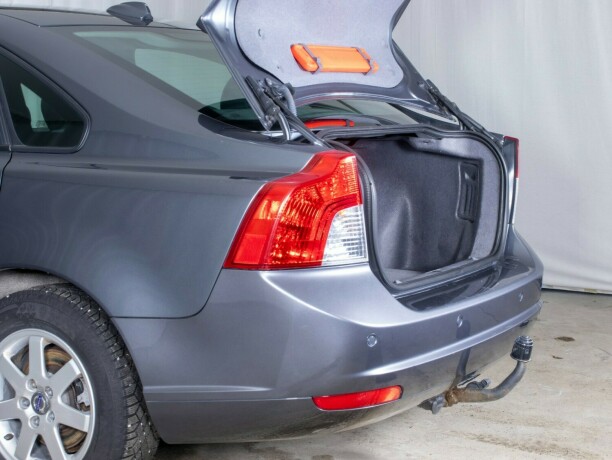 volvo-s40-diesel-2011-big-9