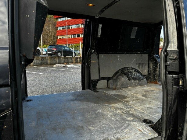 volkswagen-transporter-diesel-2013-big-27