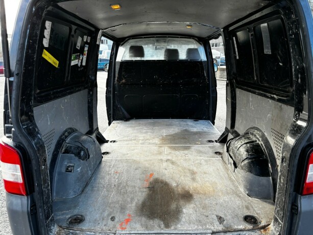 volkswagen-transporter-diesel-2013-big-28