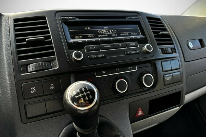 volkswagen-transporter-diesel-2013-big-20