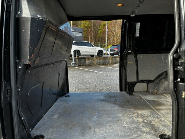 volkswagen-transporter-diesel-2013-big-26