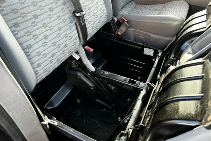 volkswagen-transporter-diesel-2013-big-25