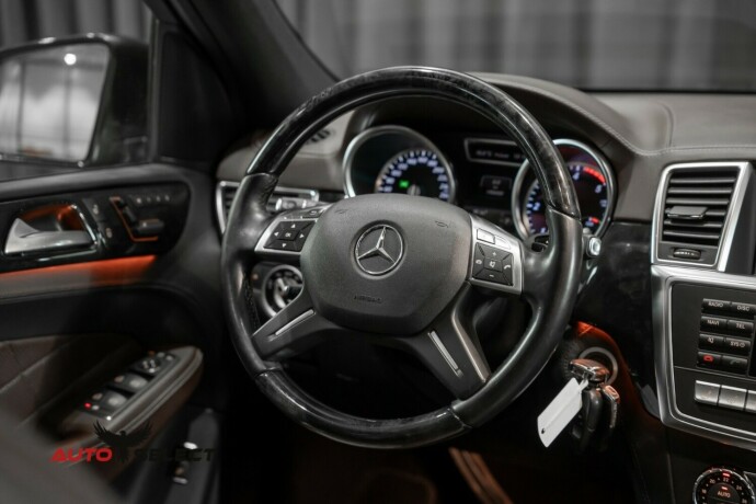 mercedes-benz-m-klasse-diesel-2012-big-35