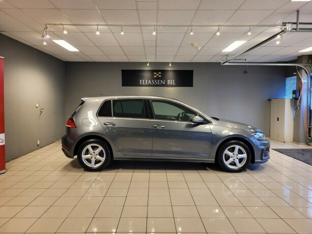 volkswagen-golf-plug-in-petrol-2019-big-4