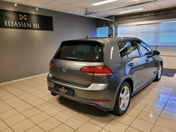 volkswagen-golf-plug-in-petrol-2019-big-6