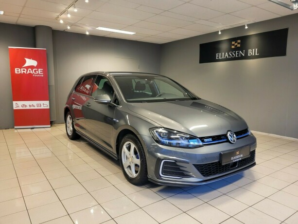 volkswagen-golf-plug-in-petrol-2019-big-11