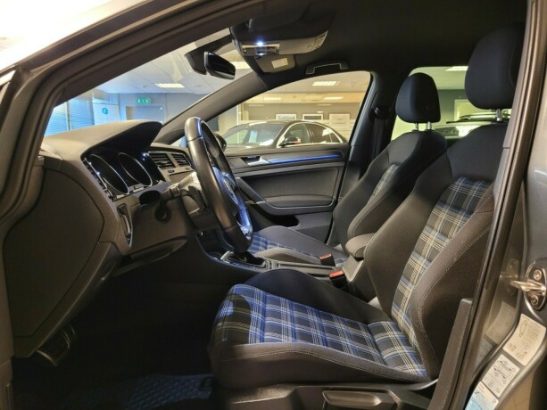 volkswagen-golf-plug-in-petrol-2019-big-20