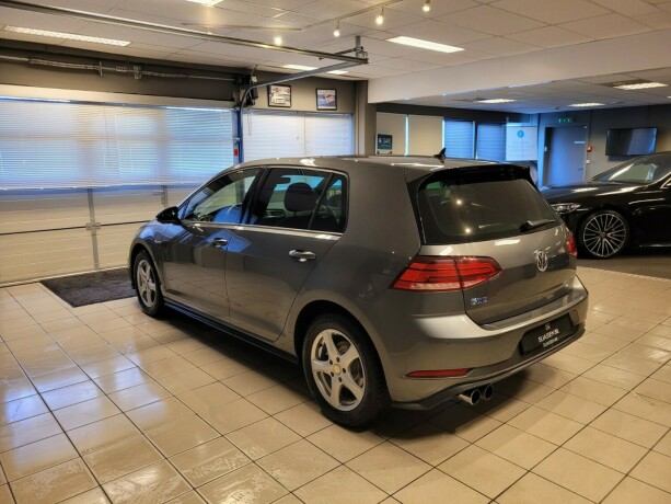 volkswagen-golf-plug-in-petrol-2019-big-7