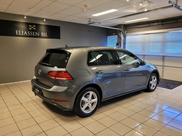 volkswagen-golf-plug-in-petrol-2019-big-5