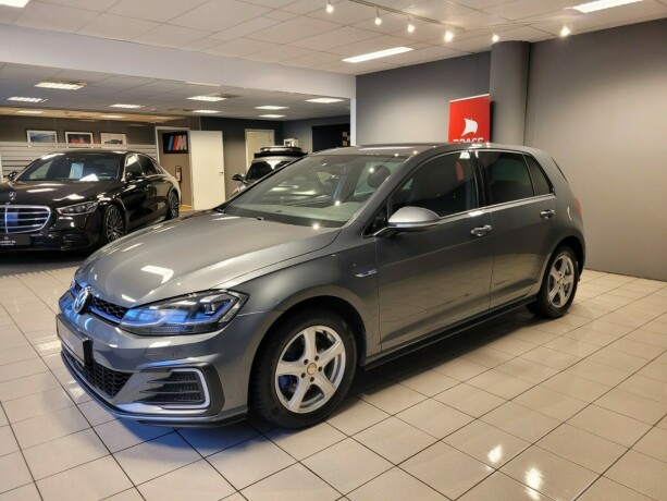 volkswagen-golf-plug-in-petrol-2019-big-8