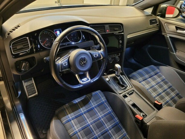 volkswagen-golf-plug-in-petrol-2019-big-22