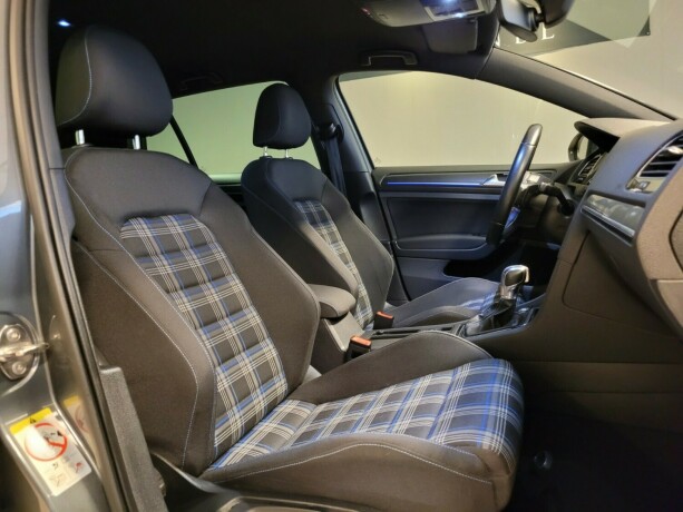 volkswagen-golf-plug-in-petrol-2019-big-13