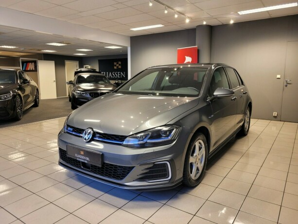 volkswagen-golf-plug-in-petrol-2019-big-9