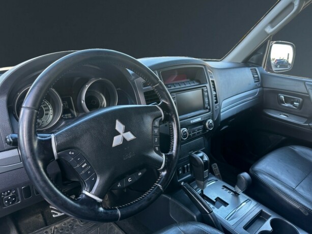 mitsubishi-pajero-diesel-2010-big-8