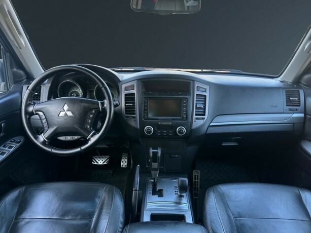 mitsubishi-pajero-diesel-2010-big-10