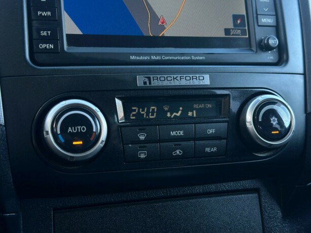 mitsubishi-pajero-diesel-2010-big-20