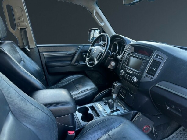 mitsubishi-pajero-diesel-2010-big-11