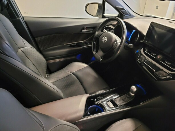 toyota-c-hr-elektrisitetbensin-2017-big-15