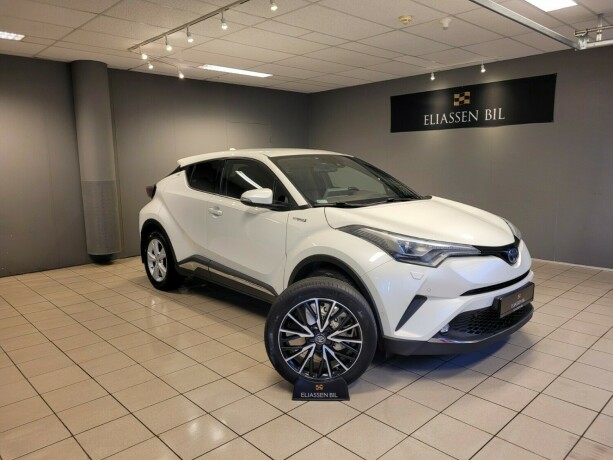 toyota-c-hr-elektrisitetbensin-2017-big-0