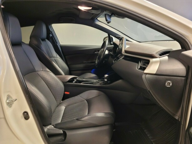 toyota-c-hr-elektrisitetbensin-2017-big-12