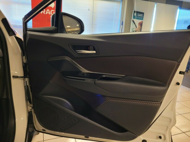 toyota-c-hr-elektrisitetbensin-2017-big-16