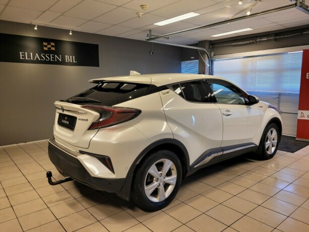 toyota-c-hr-elektrisitetbensin-2017-big-5