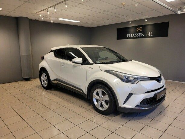 toyota-c-hr-elektrisitetbensin-2017-big-1