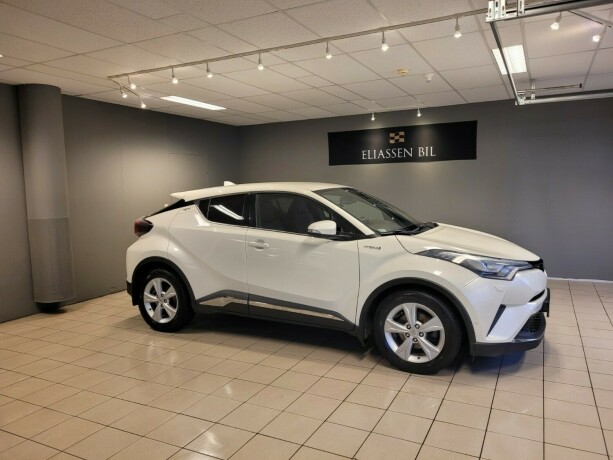 toyota-c-hr-elektrisitetbensin-2017-big-3