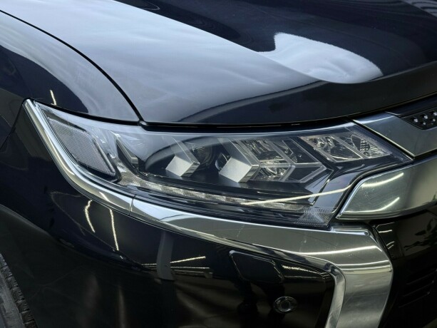 mitsubishi-outlander-elektrisitetbensin-2019-big-3