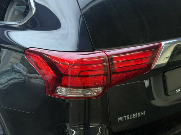 mitsubishi-outlander-elektrisitetbensin-2019-big-6