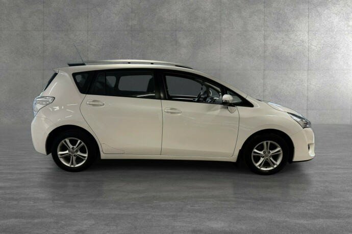 toyota-verso-bensin-2013-big-8