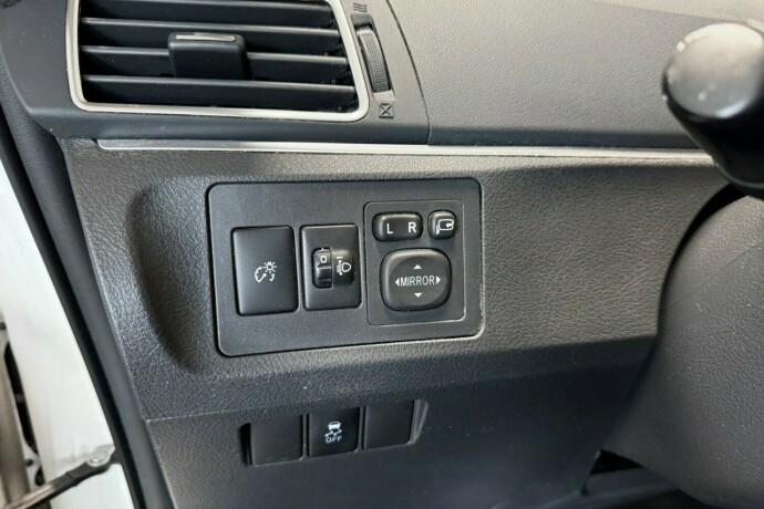 toyota-verso-bensin-2013-big-18