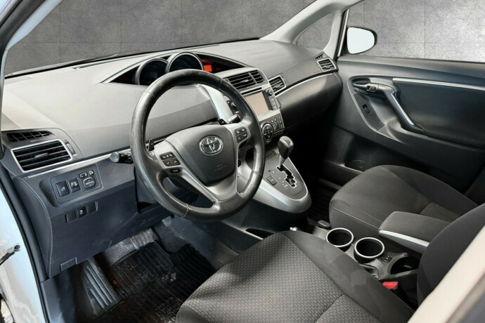 toyota-verso-bensin-2013-big-9